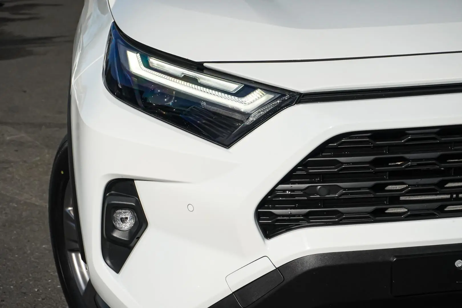 2025 Toyota RAV4 Gallery Image 11