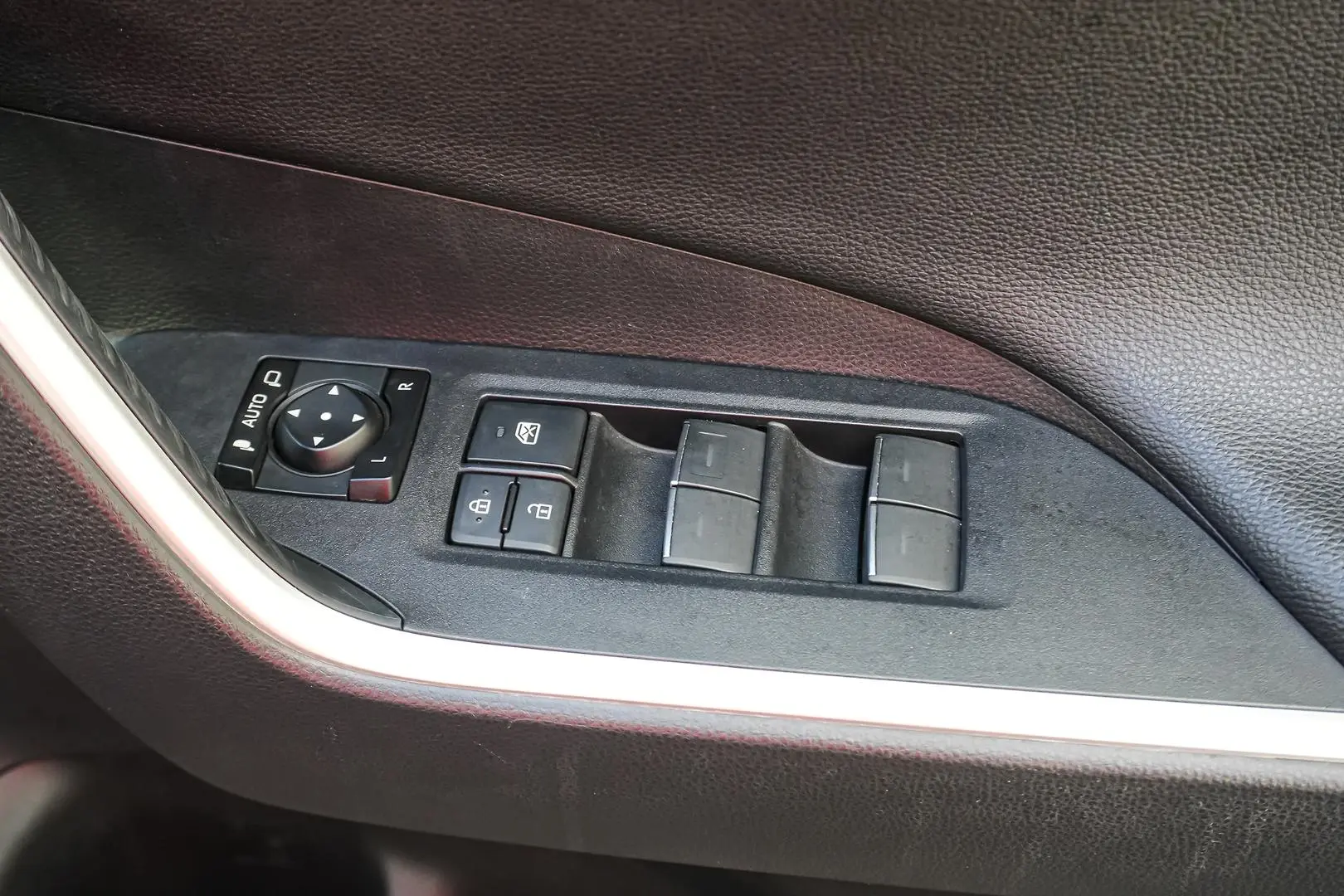 2022 Toyota RAV4 Gallery Image 16