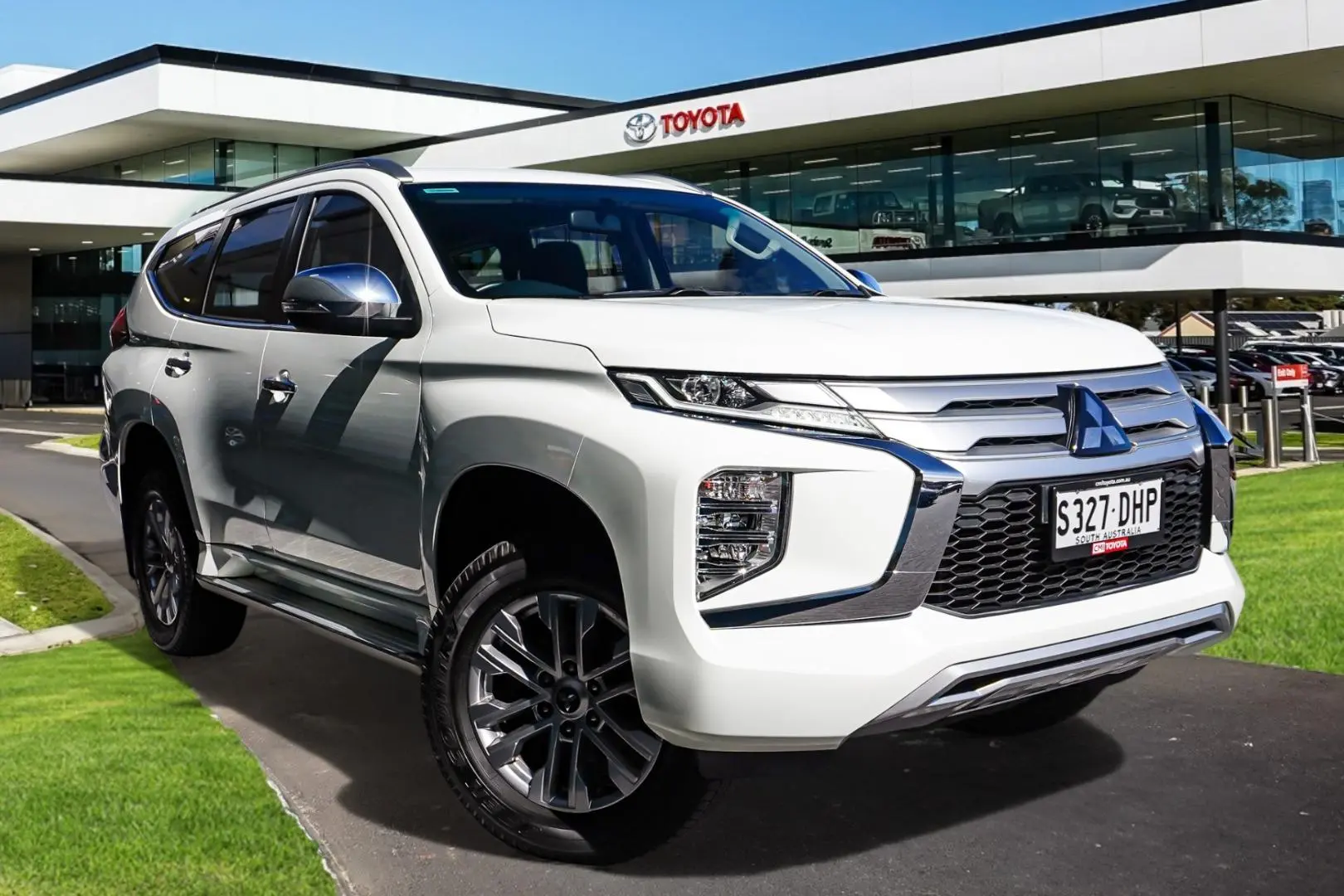 2021 Mitsubishi Pajero Sport Gallery Image 1