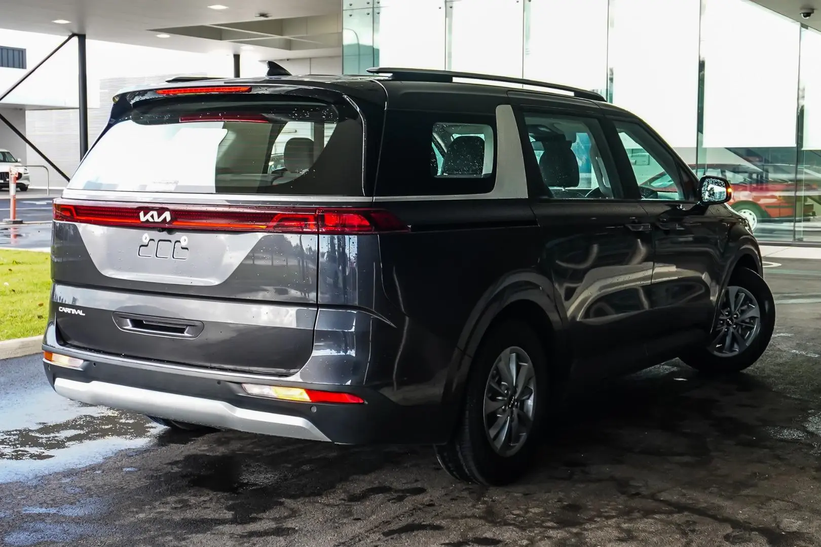 2022 Kia Carnival Gallery Image 2