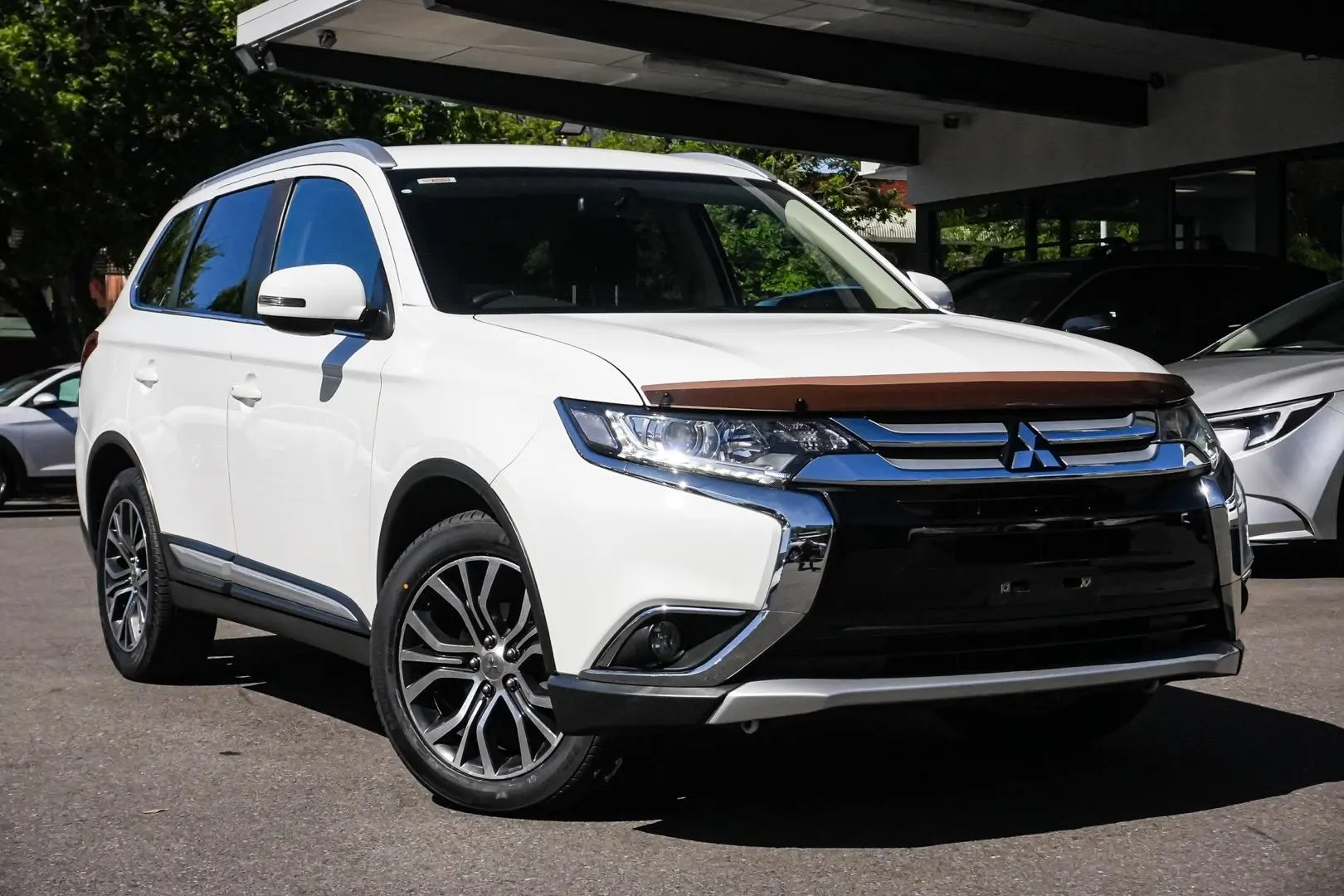 2016 Mitsubishi Outlander Gallery Image 2