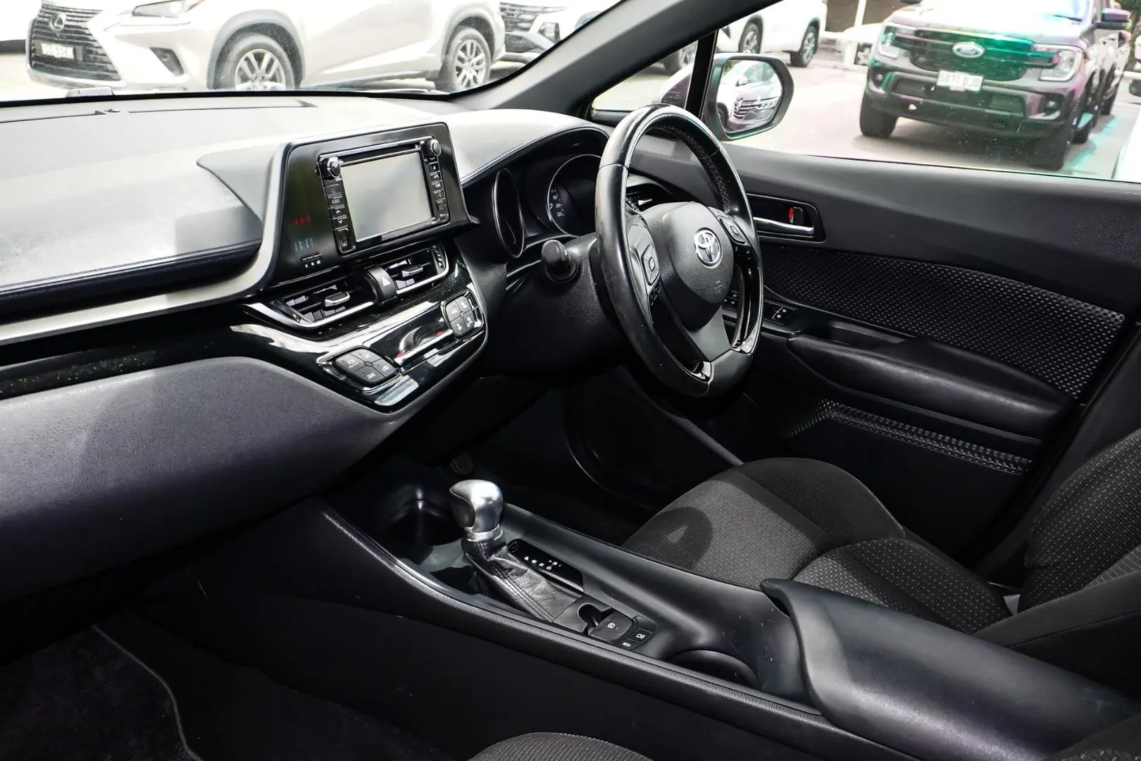 2017 Toyota C-HR Gallery Image 11