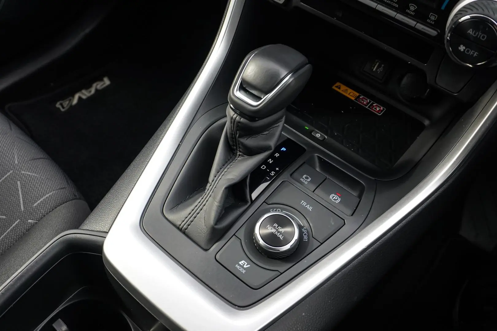 2025 Toyota RAV4 Gallery Image 19