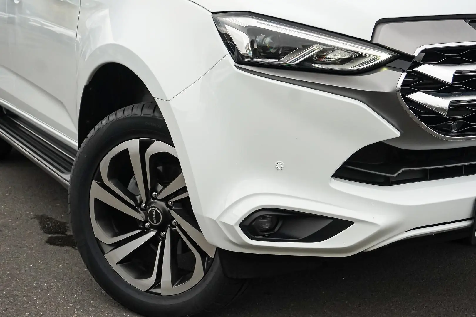 2022 Isuzu MU-X Gallery Image 11