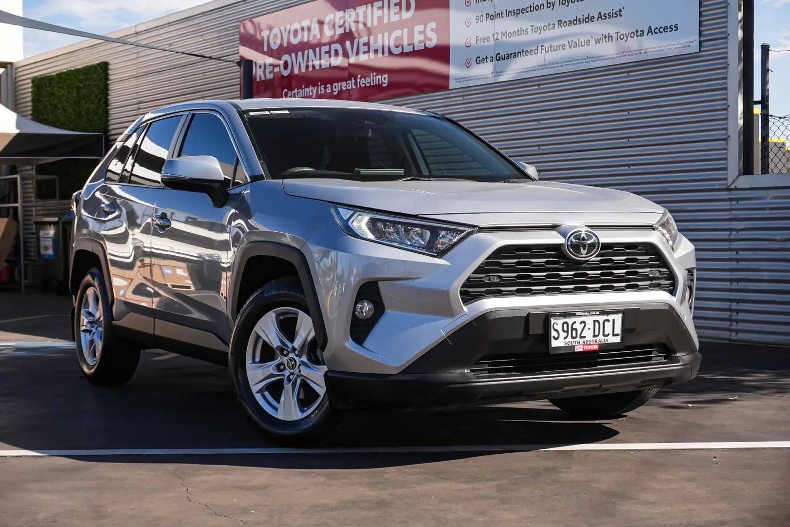 2019 Toyota RAV4 Gallery Image 2