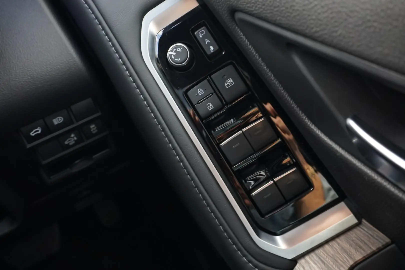 2023 Toyota Landcruiser Gallery Image 22