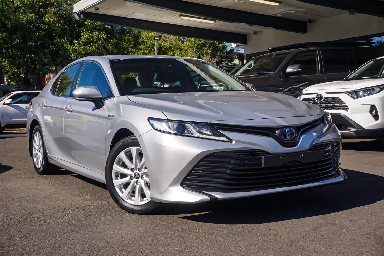 2020 Toyota Camry Gallery Image 2