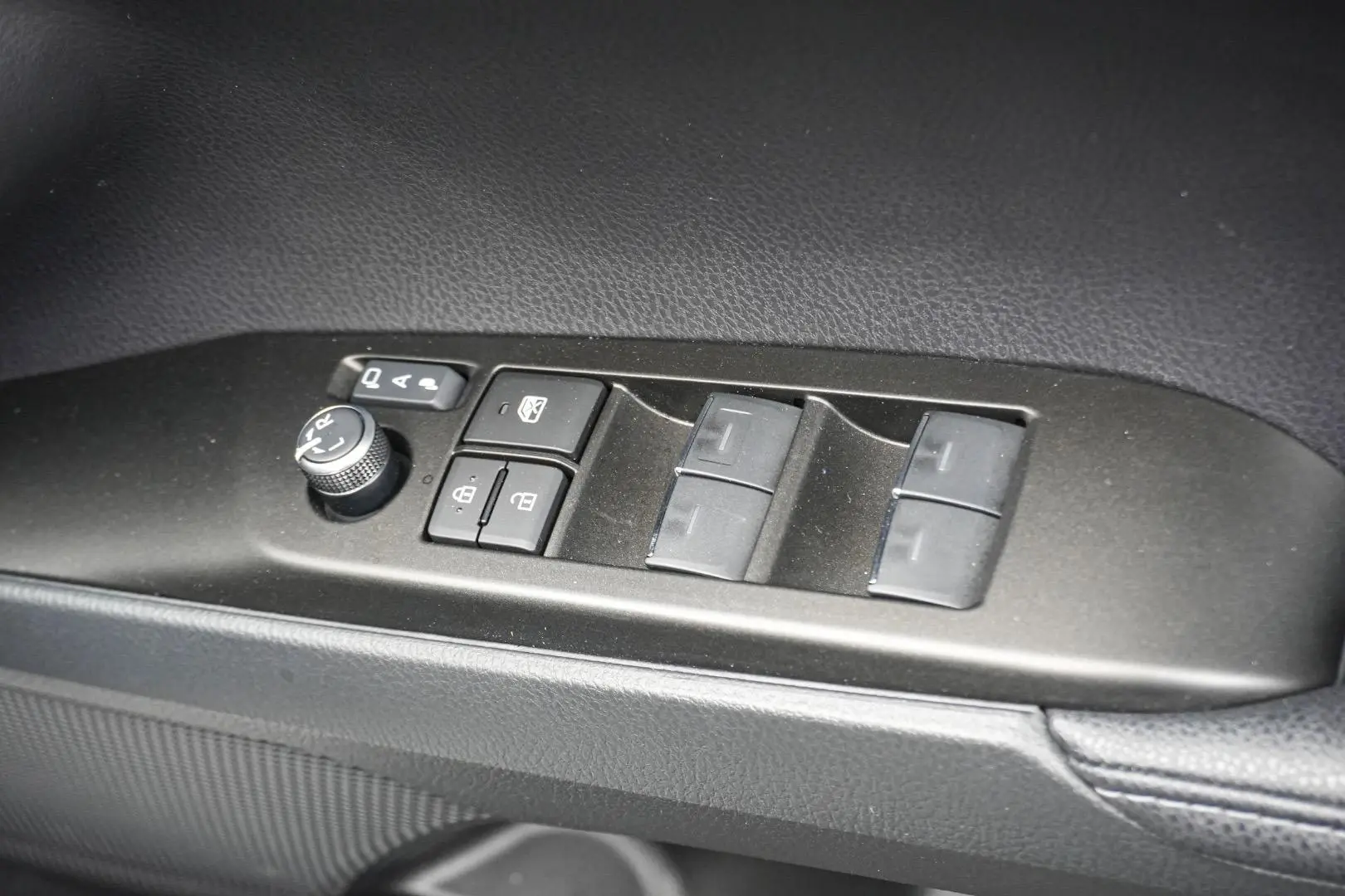2025 Toyota Camry Gallery Image 16