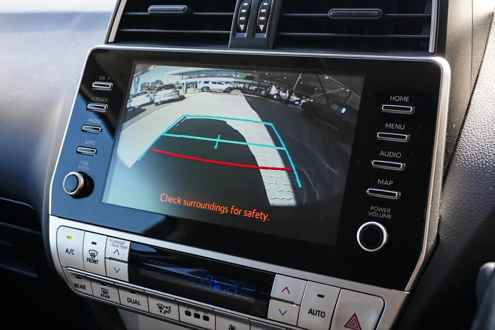 2022 Toyota Landcruiser Prado Gallery Image 24