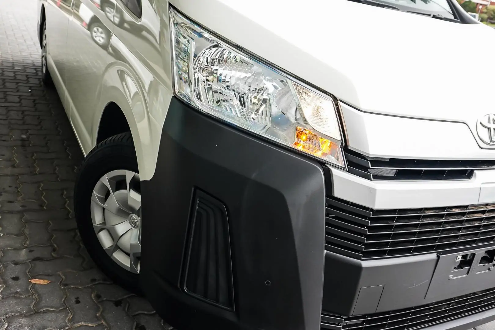 2020 Toyota Hiace Gallery Image 14
