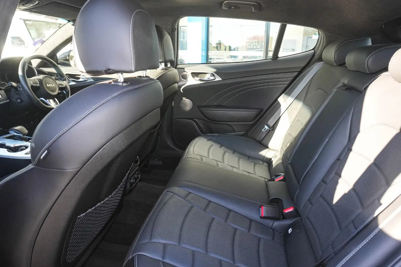 2022 Kia Stinger Gallery Image 8