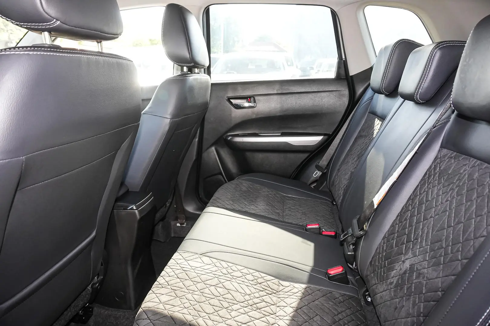 2020 Suzuki Vitara Gallery Image 8