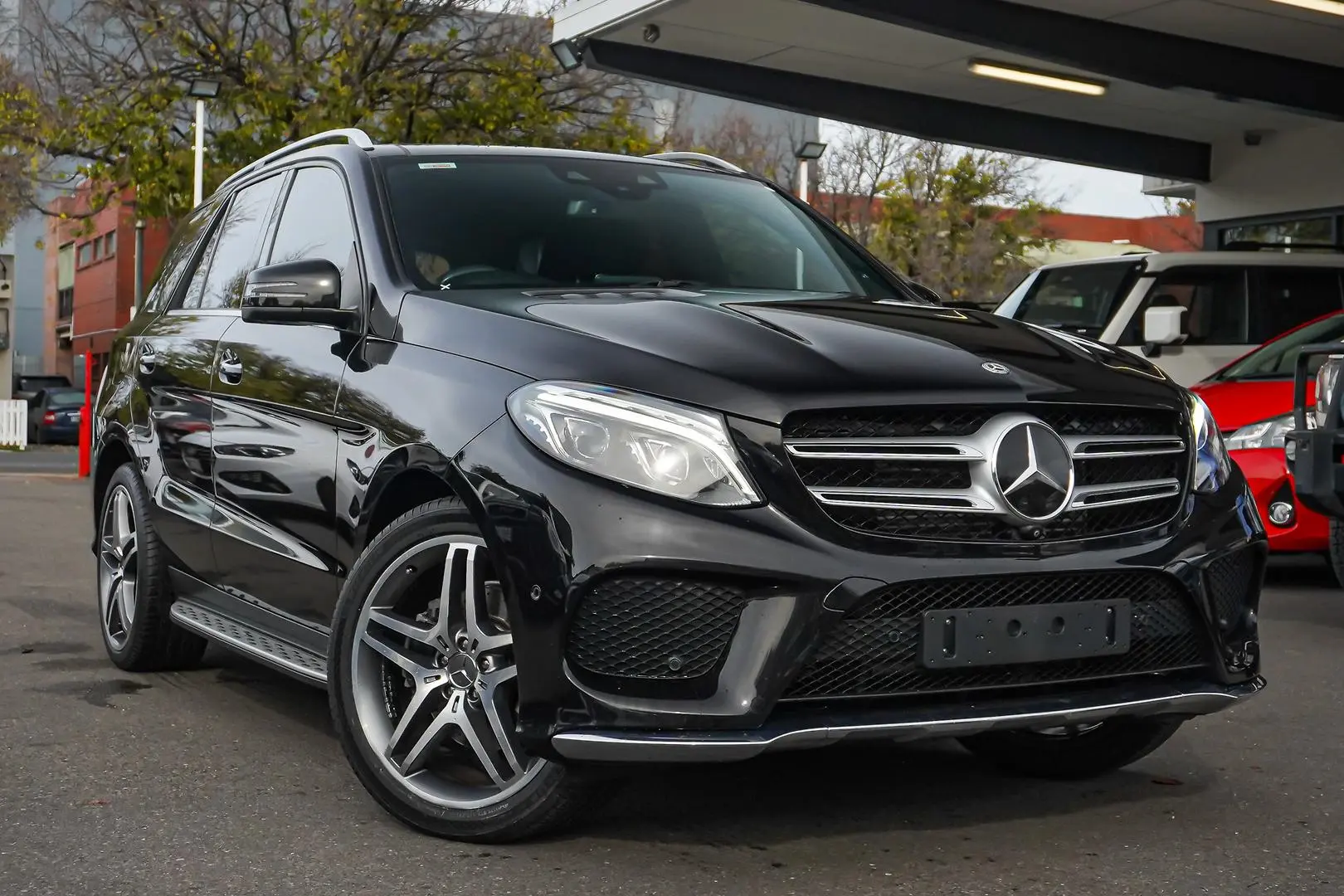 2017 Mercedes-Benz GLE-Class Gallery Image 2