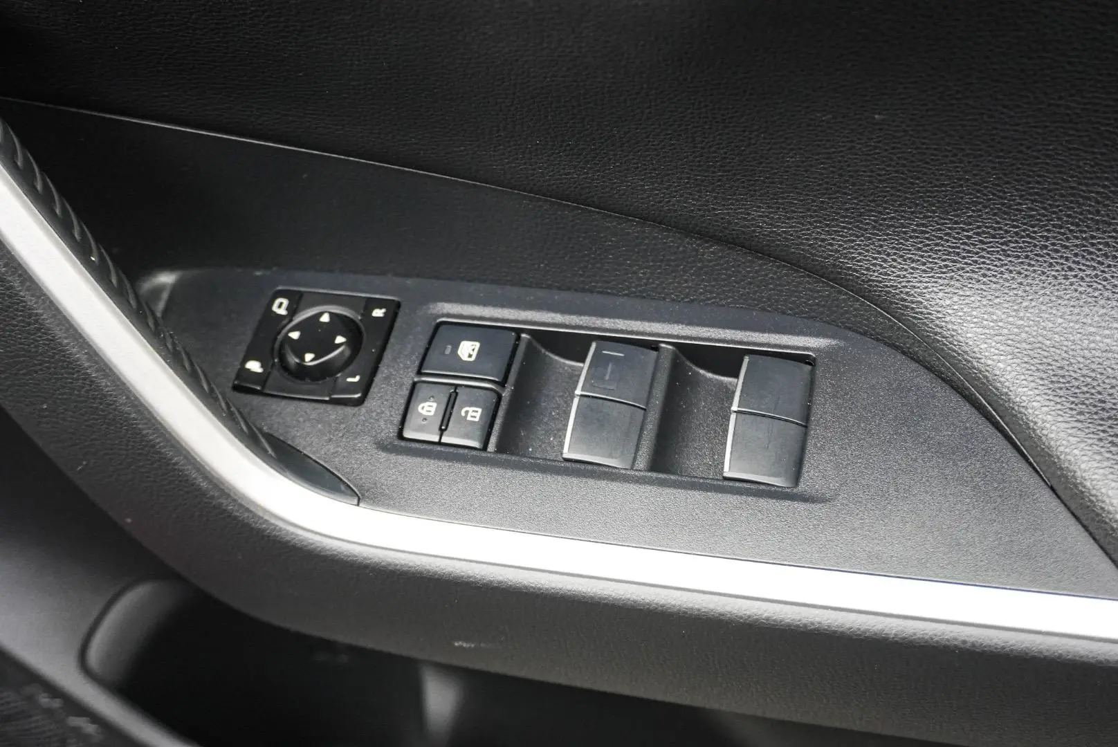 2019 Toyota RAV4 Gallery Image 17