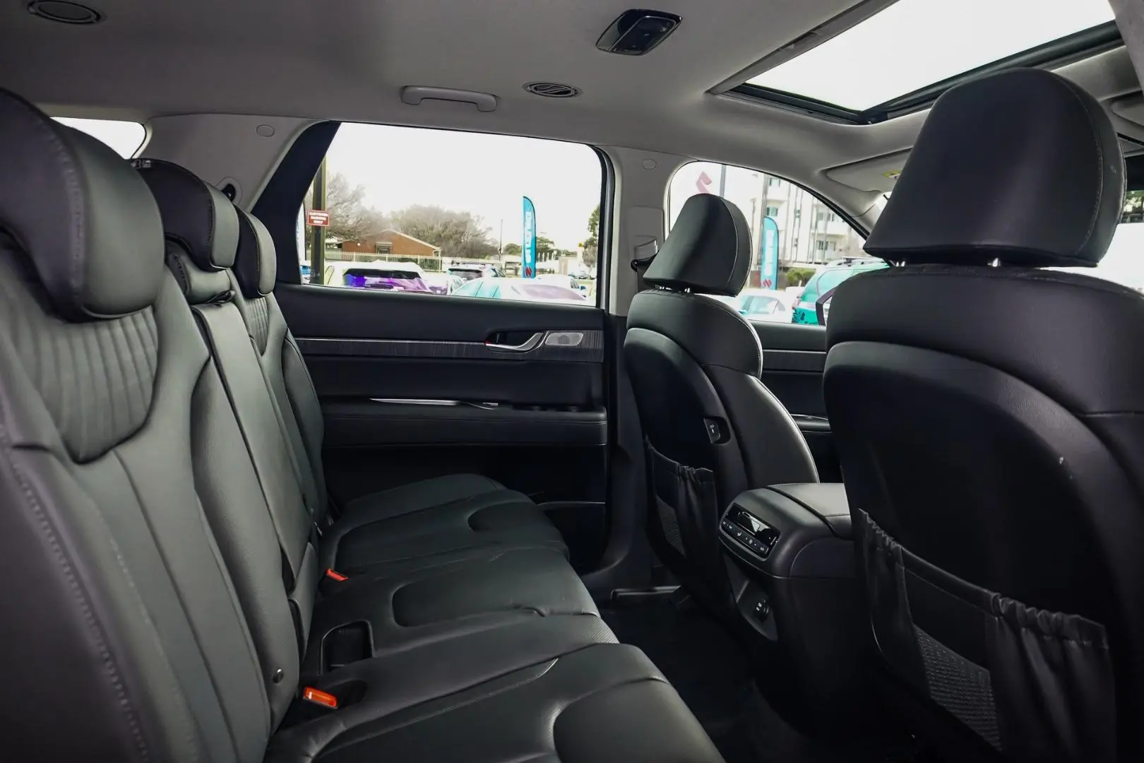 2024 Hyundai Palisade Gallery Image 9