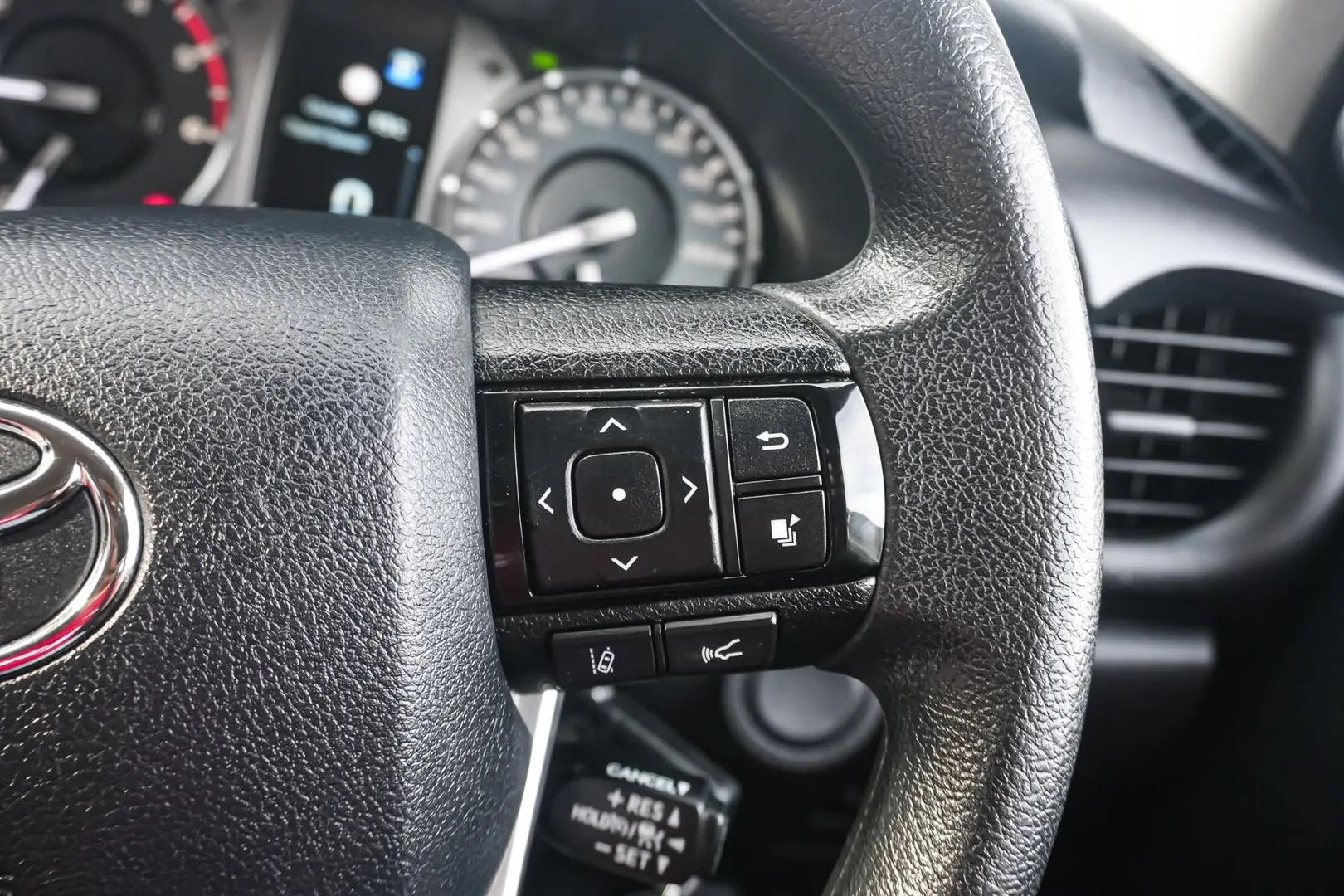 2022 Toyota Hilux Gallery Image 18