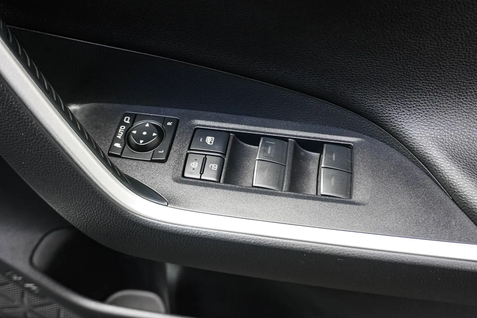 2023 Toyota RAV4 Gallery Image 16