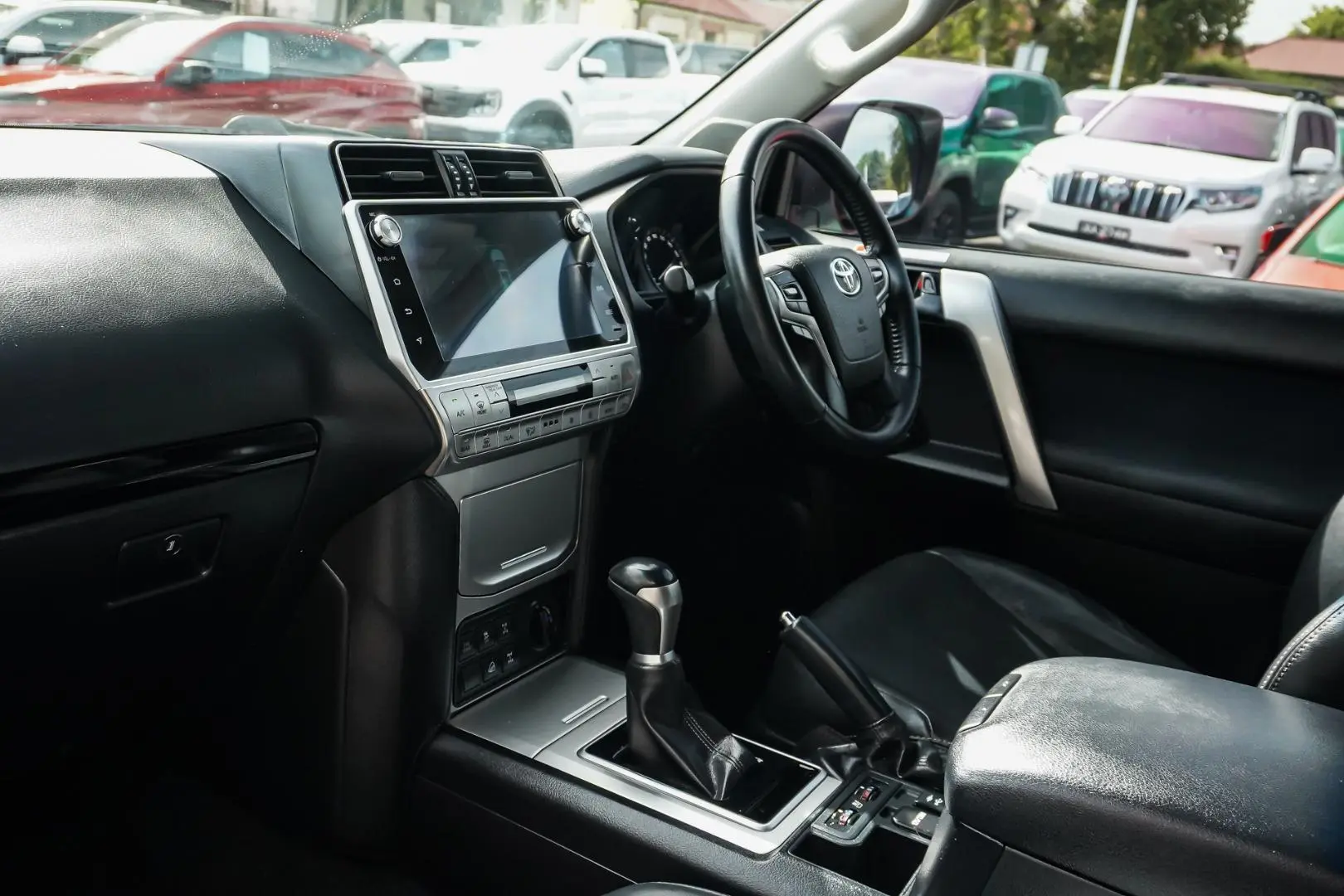 2018 Toyota Landcruiser Prado Gallery Image 11