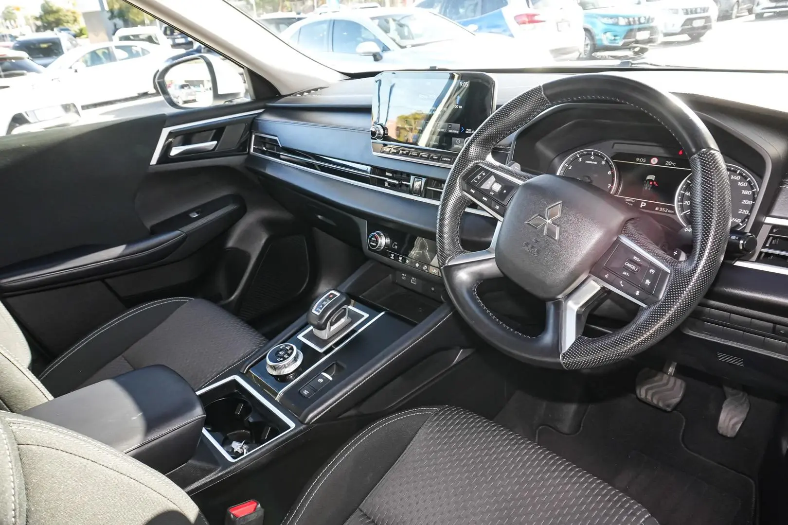 2022 Mitsubishi Outlander Gallery Image 15