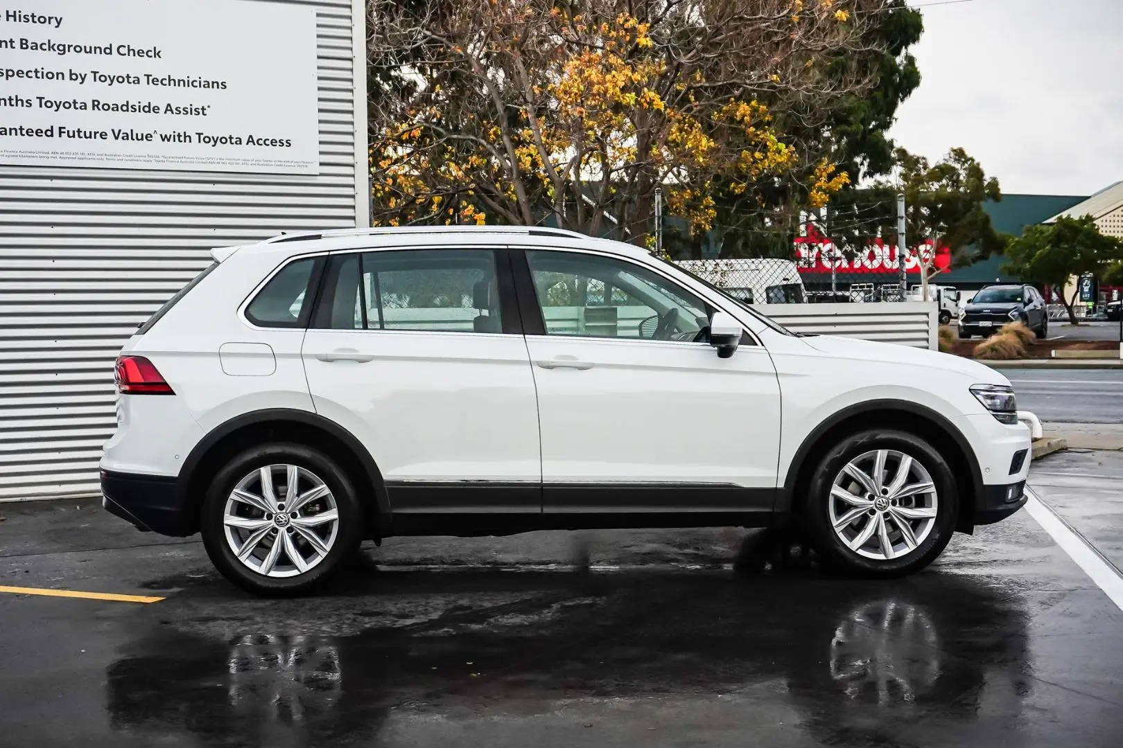 2019 Volkswagen Tiguan Gallery Image 3