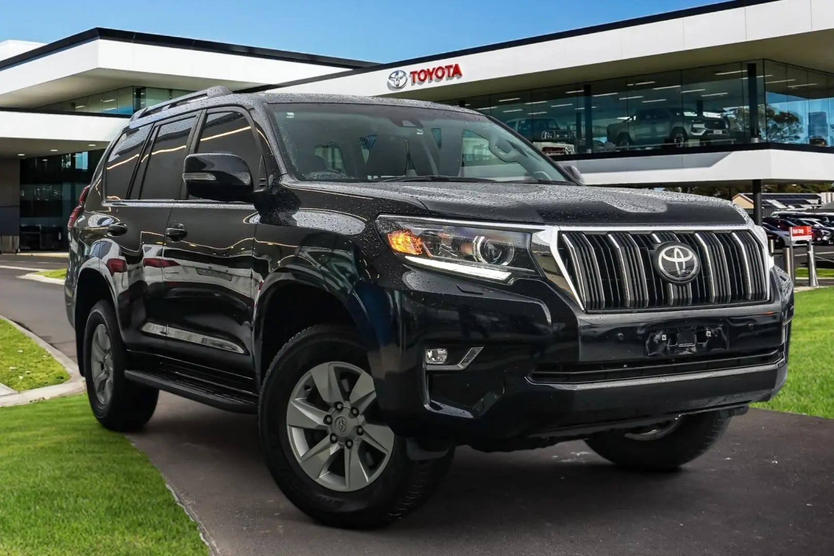 2018 Toyota Landcruiser Prado Gallery Image 1