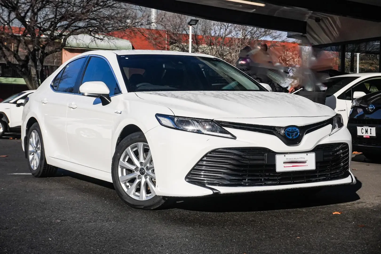 2019 Toyota Camry Gallery Image 2