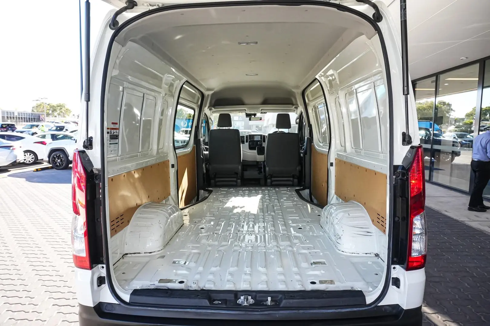 2020 Toyota Hiace Gallery Image 14