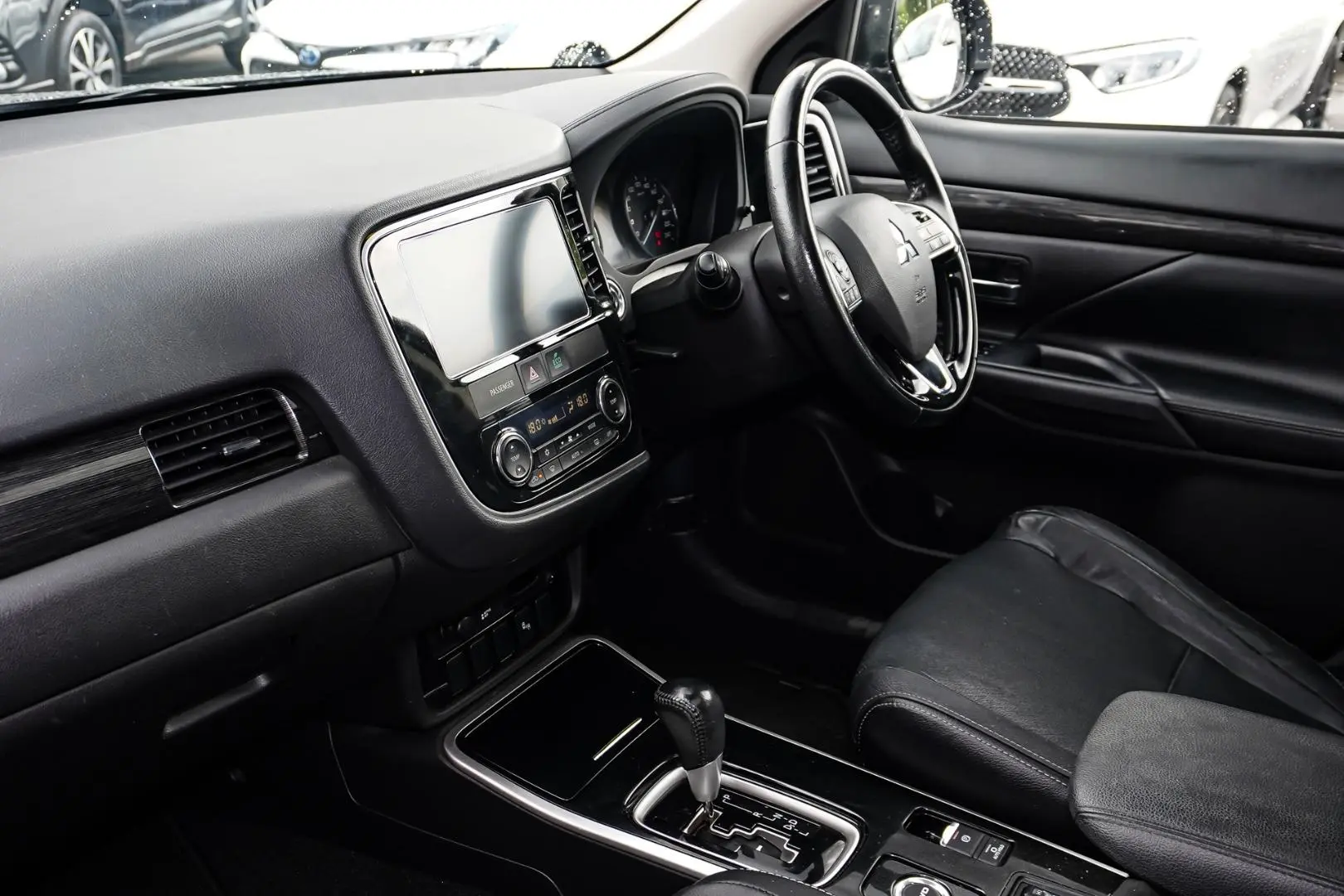 2017 Mitsubishi Outlander Gallery Image 10