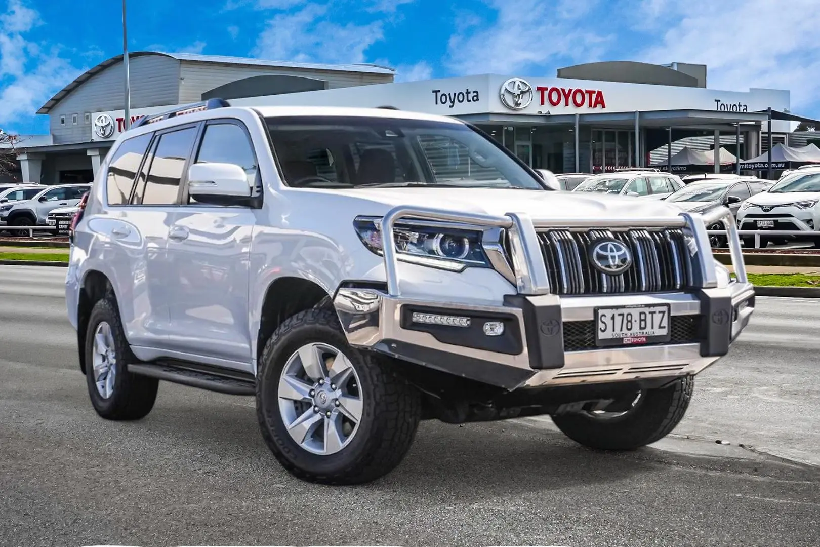 2018 Toyota Landcruiser Prado Gallery Image 1