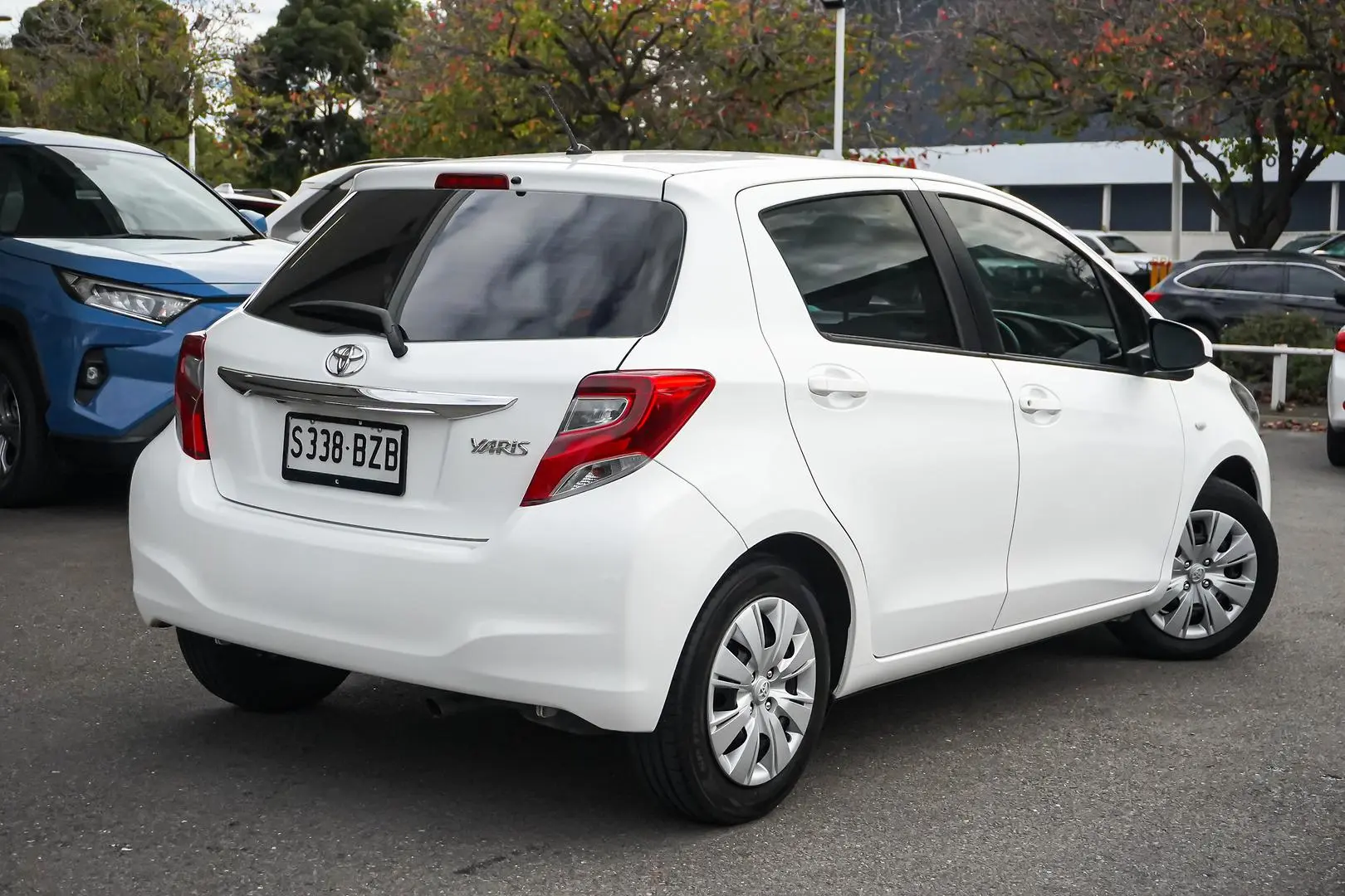 2016 Toyota Yaris Gallery Image 3