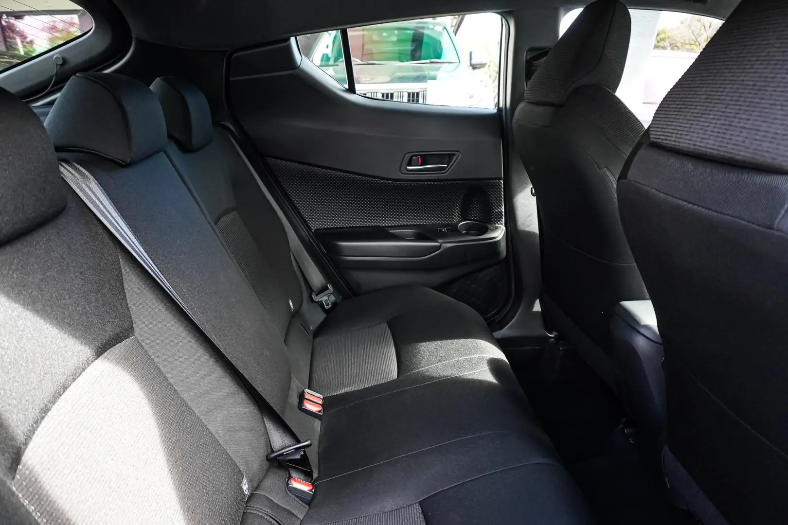2017 Toyota C-HR Gallery Image 8