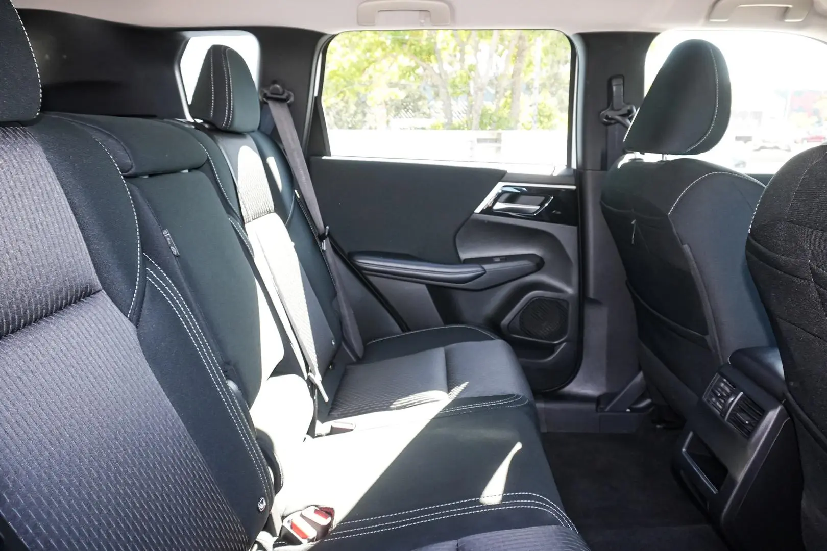 2024 Mitsubishi Outlander Gallery Image 8