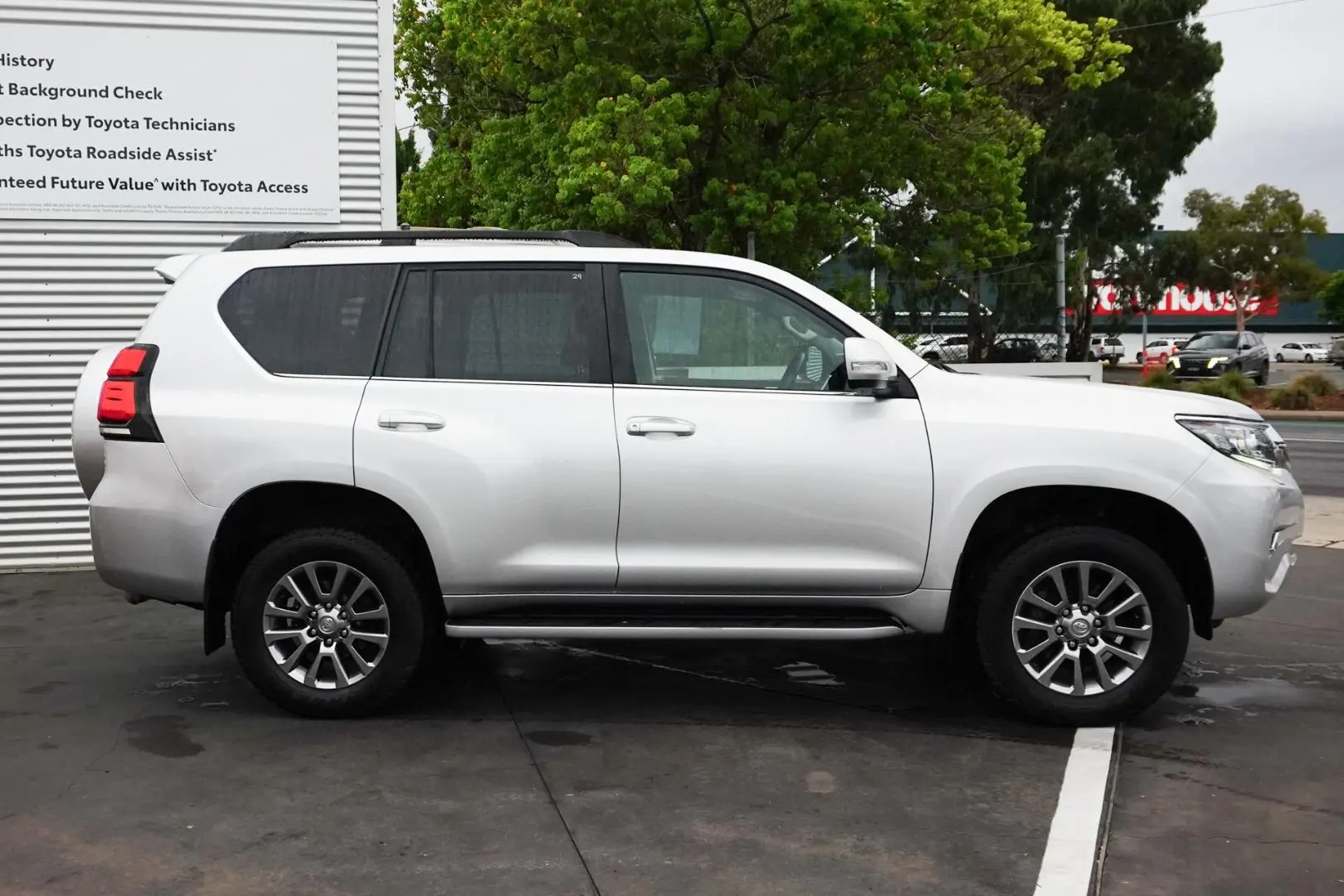 2020 Toyota Landcruiser Prado Gallery Image 3