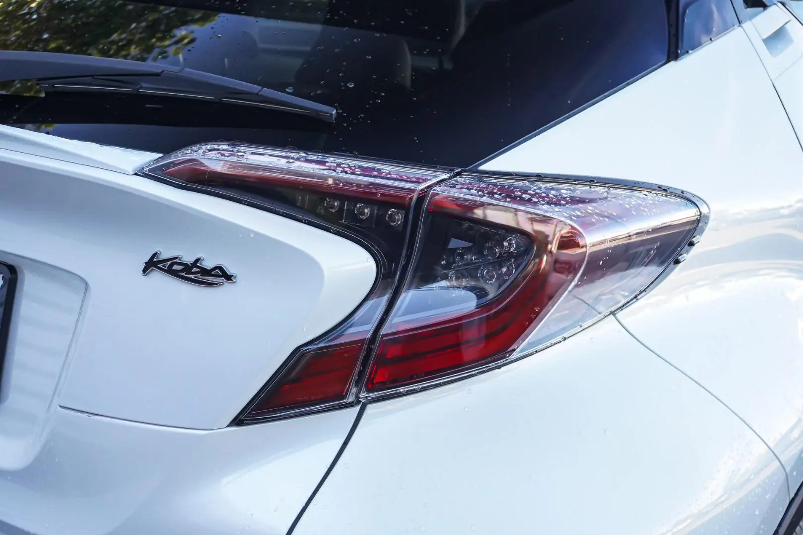 2017 Toyota C-HR Gallery Image 13