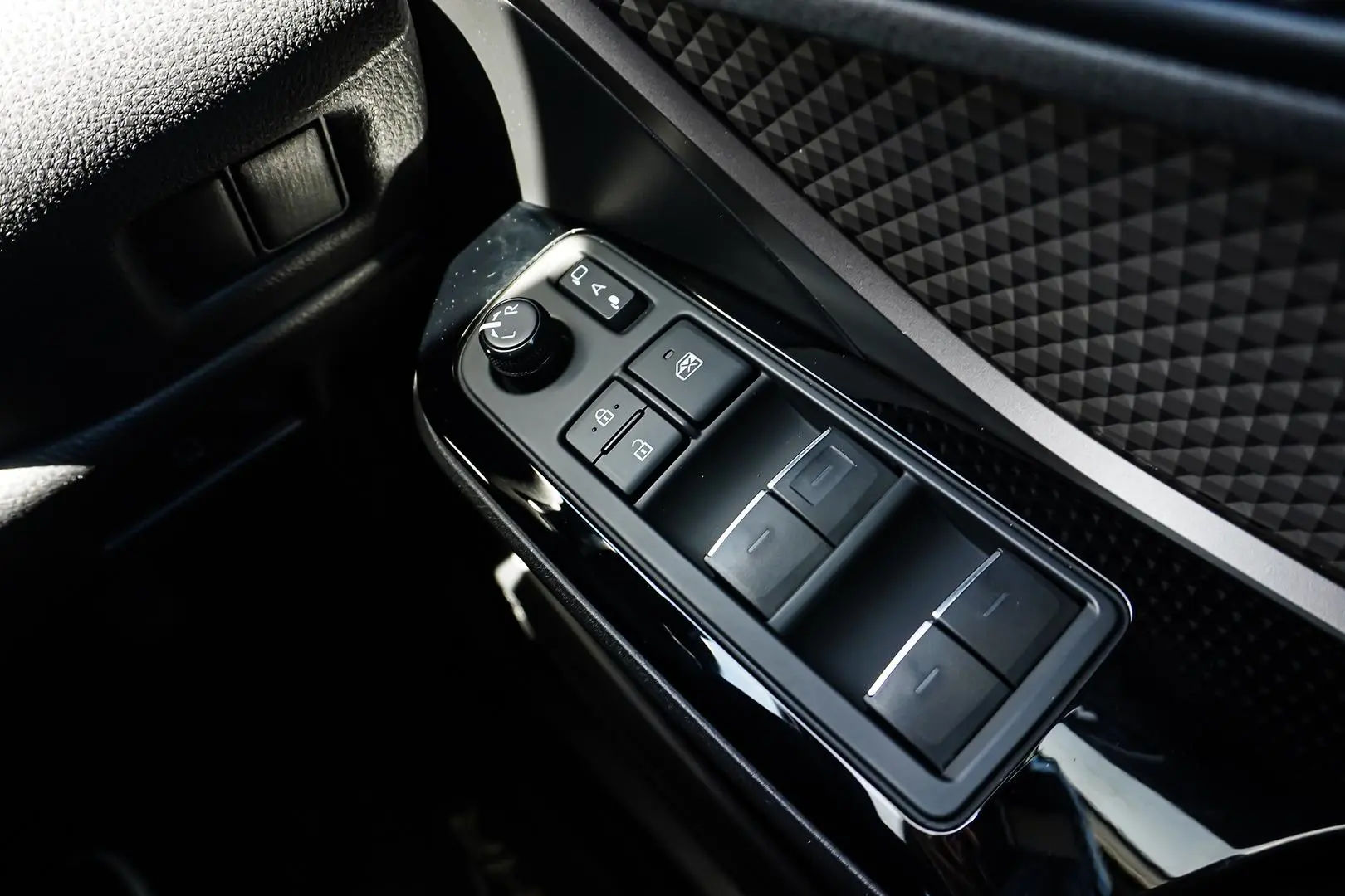 2023 Toyota C-HR Gallery Image 25