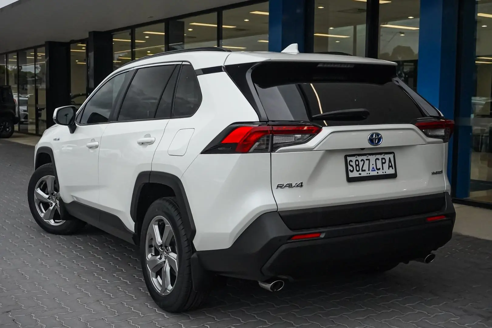 2019 Toyota RAV4 Gallery Image 3