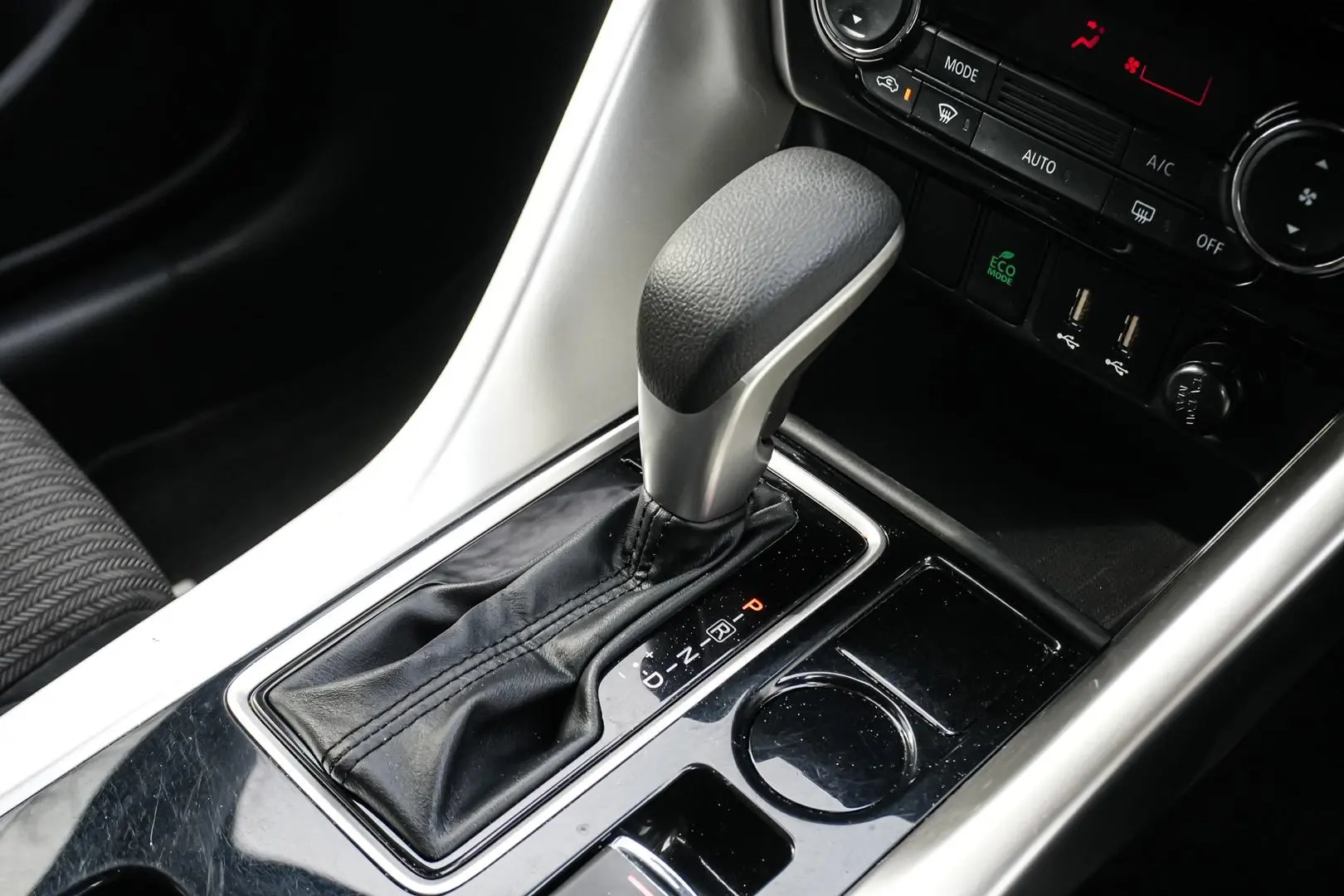 2020 Mitsubishi Eclipse Cross Gallery Image 16
