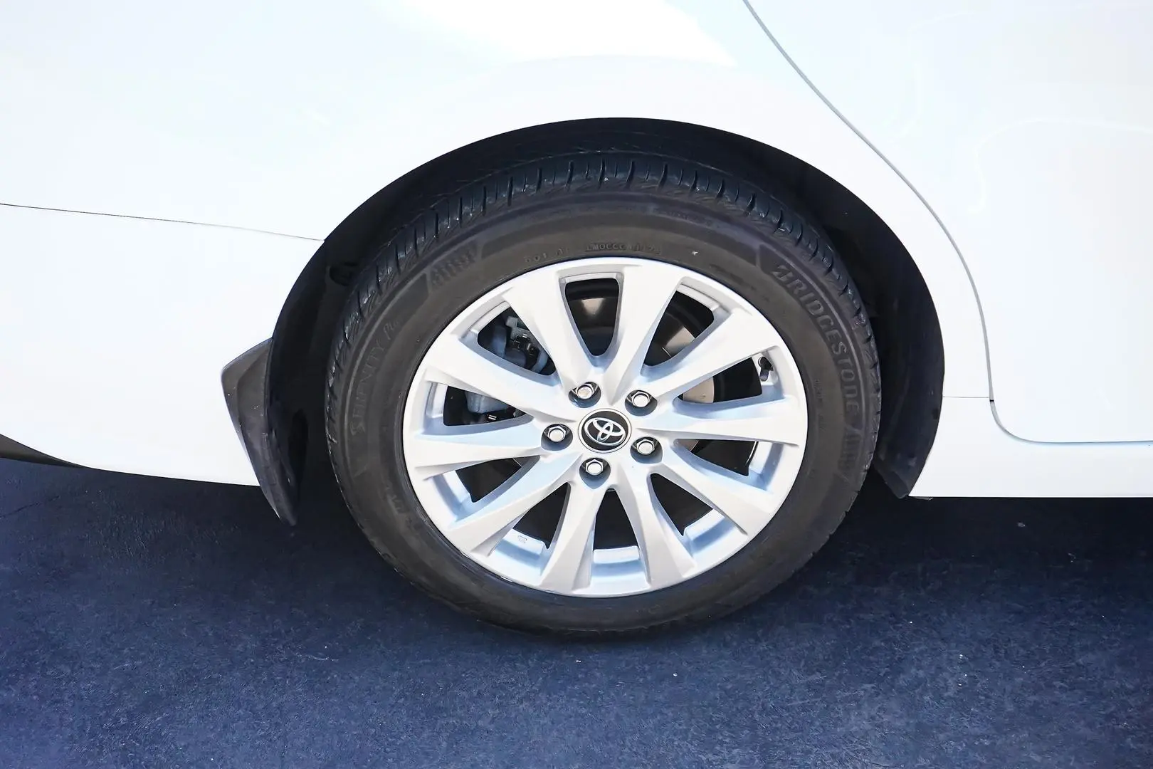 2019 Toyota Camry Gallery Image 14