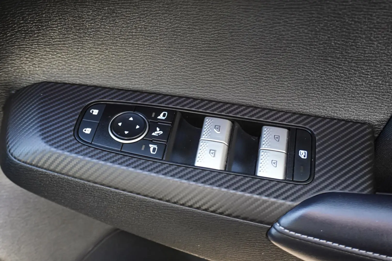 2022 Mitsubishi Outlander Gallery Image 16