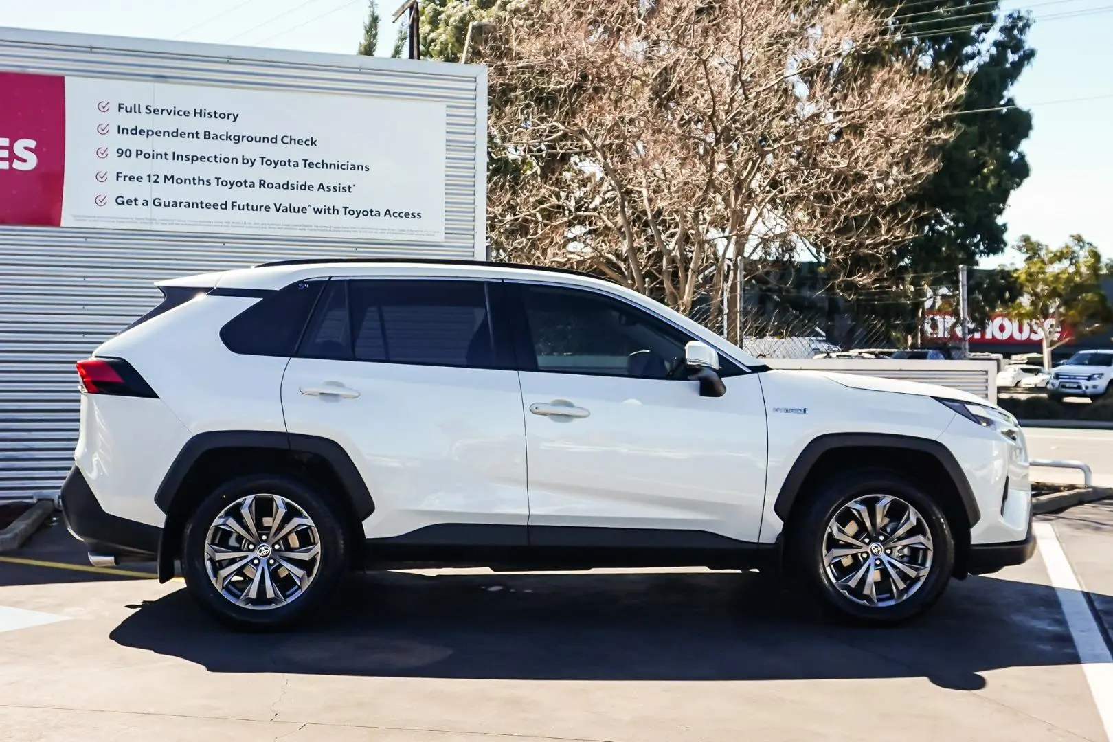 2021 Toyota RAV4 Gallery Image 4