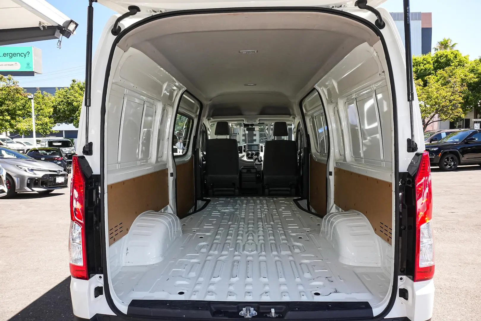 2021 Toyota Hiace Gallery Image 12