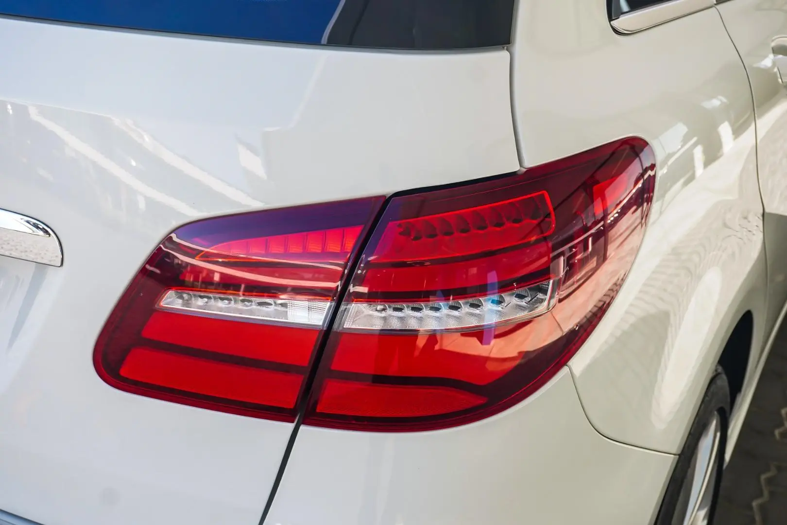2016 Mercedes-Benz B-Class Gallery Image 15