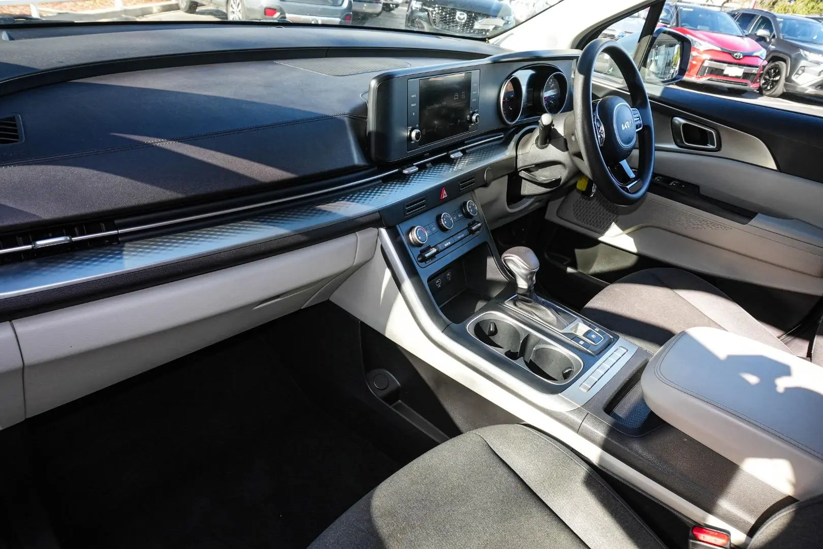 2022 Kia Carnival Gallery Image 10