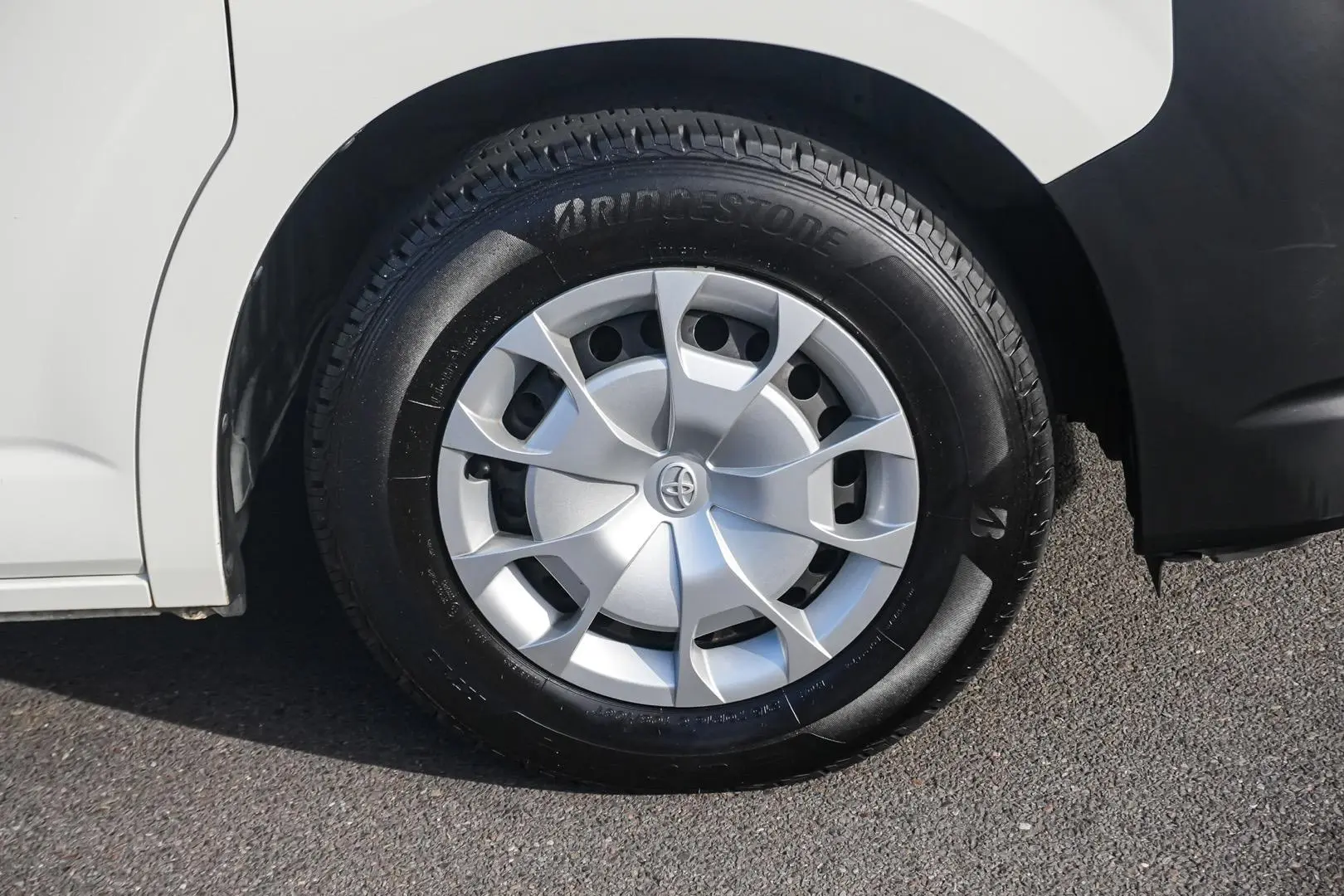 2019 Toyota Hiace Gallery Image 12