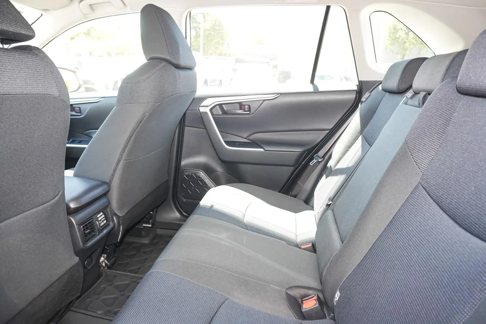 2019 Toyota RAV4 Gallery Image 7