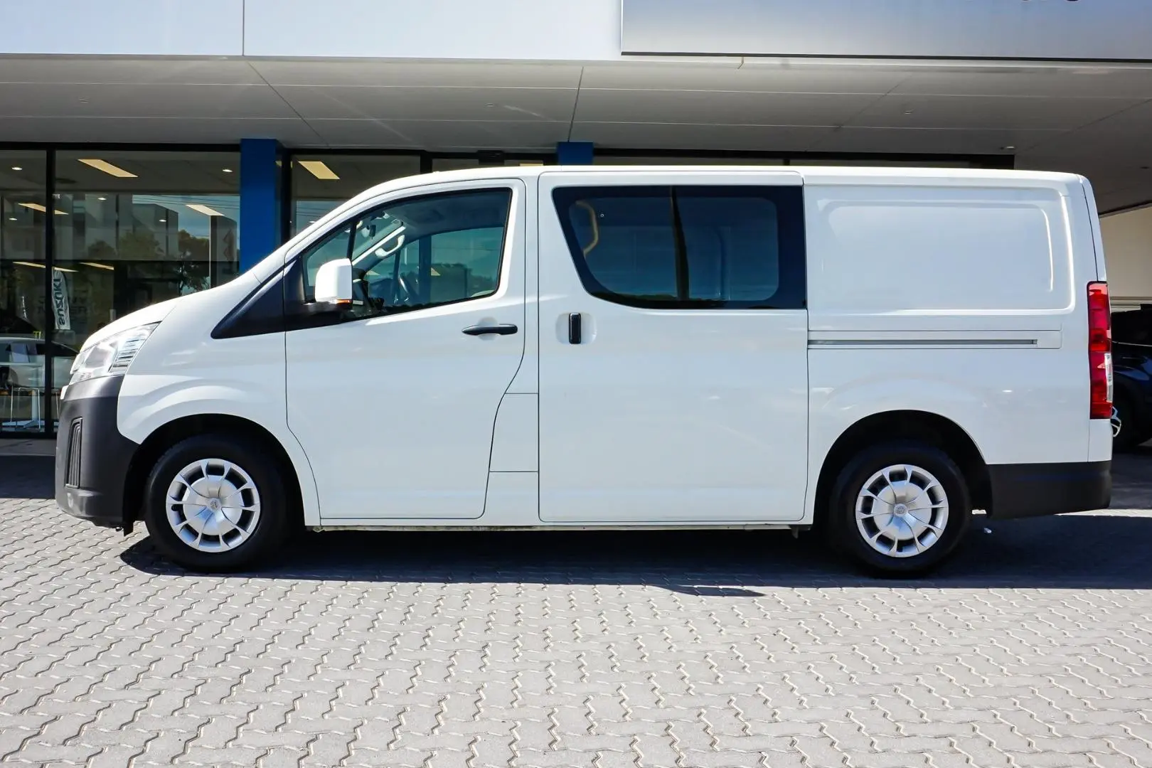 2020 Toyota Hiace Gallery Image 4