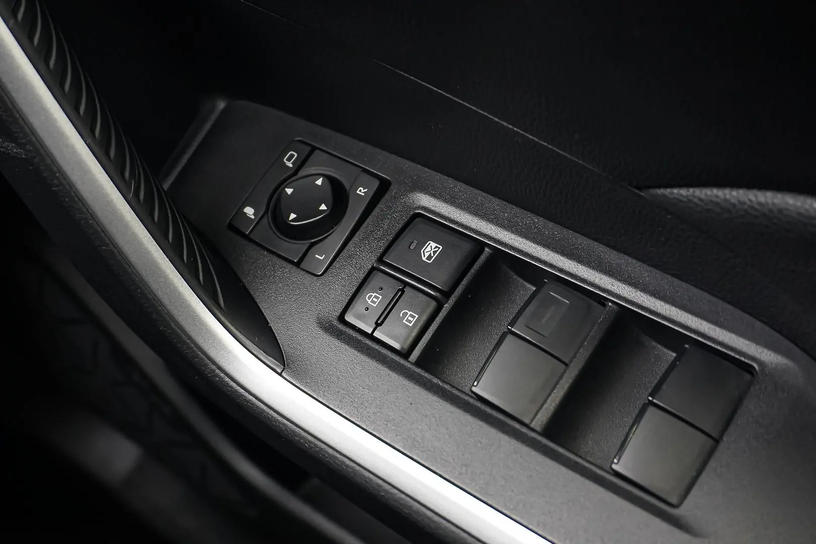 2025 Toyota RAV4 Gallery Image 21