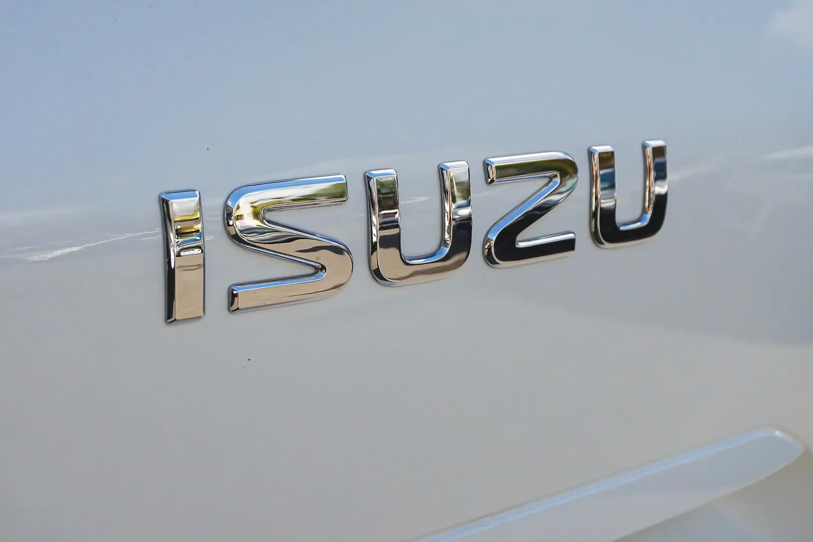 2021 Isuzu MU-X Gallery Image 15