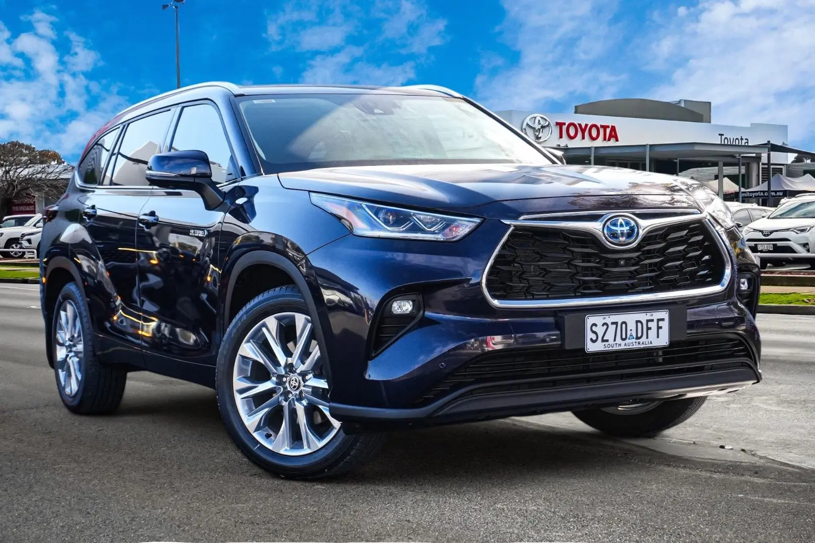 2024 Toyota Kluger Gallery Image 1