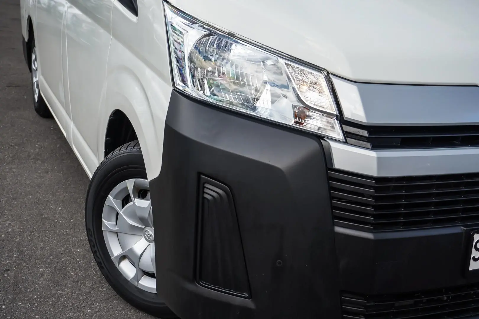 2019 Toyota Hiace Gallery Image 10